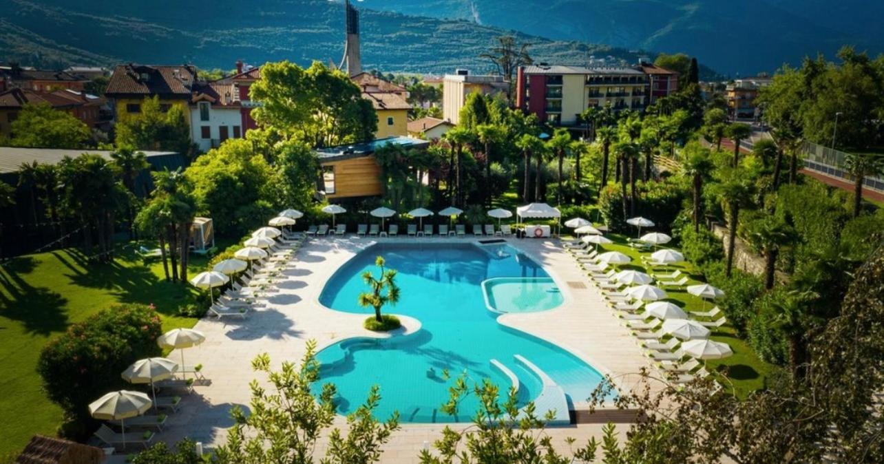 Astoria Resort Riva del Garda Bagian luar foto